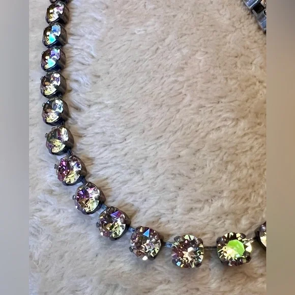 Elegant Silver and Crystal Necklace - Picture 1 of 2